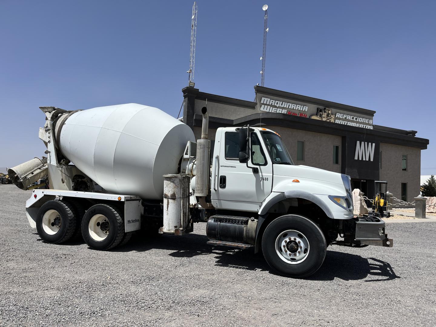 ./imagenes/INVOICE/2019/18041/CAMION INTERNATIONAL CON EQUIPO REVOLVEDOR MACNEILUS (1).JPG